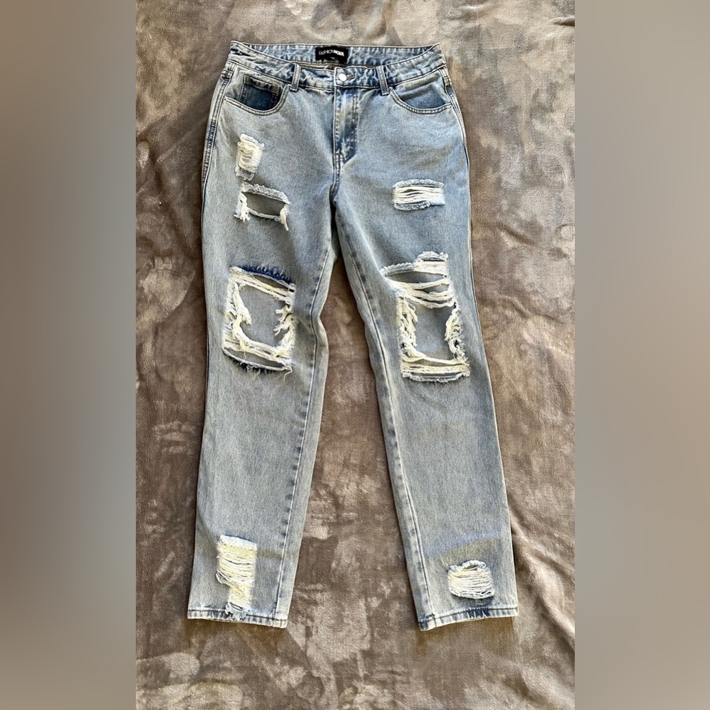 Distressed jean.